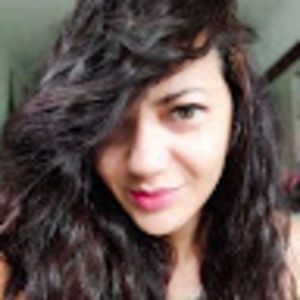 Meet your Posher, Larissa